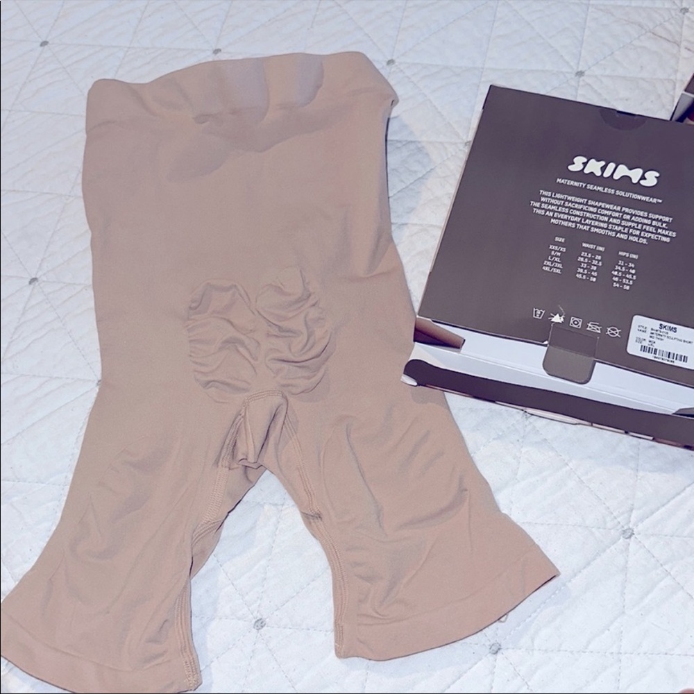 SKIMS MATERNITY SCULPTING SHORT MID THIGH